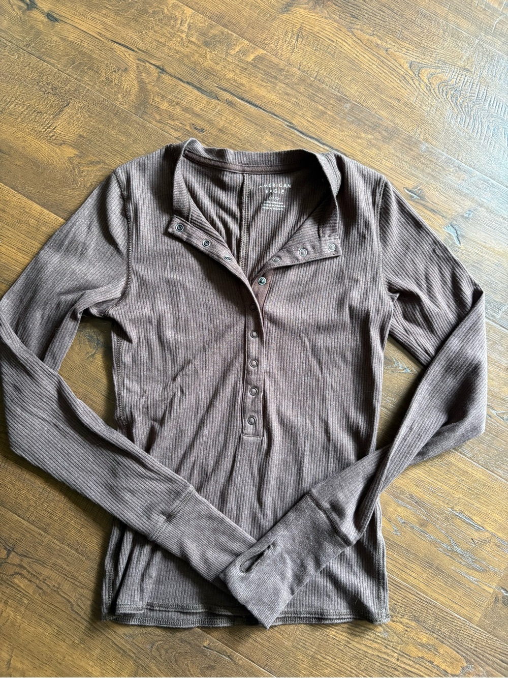American Eagle brown snap front henley Y2K restyle
